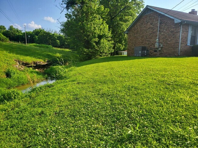 Building Photo - Nice Mt. Juliet Ranch 4 bedroom 2 bath on ...