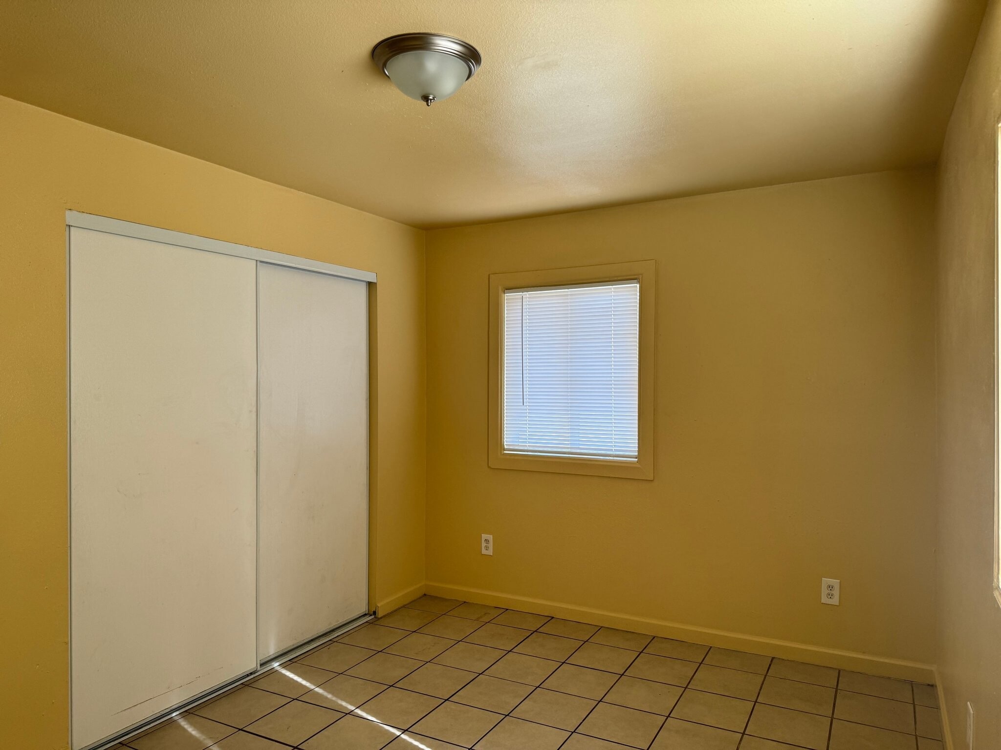 Building Photo - 15268 Center St