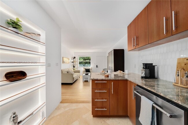 Building Photo - 651 NE 60th St