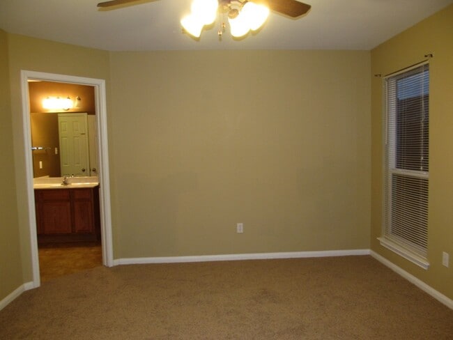 Building Photo - 4 BEDROOM, BELTON ISD