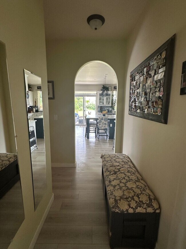 Building Photo - Beautiful 5 Bed/3Ba Single Family Home