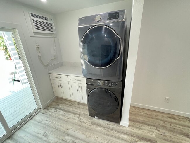 Building Photo - Completely Remodeled 2 Bed 1 Bath Charming...