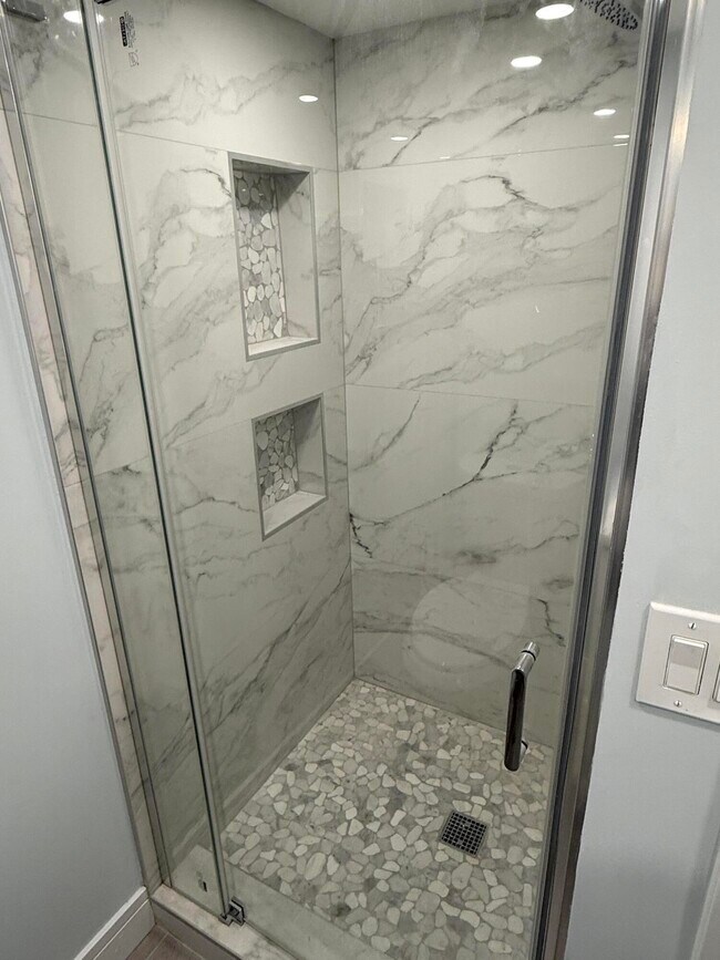 Building Photo - 216 Normandy Ln