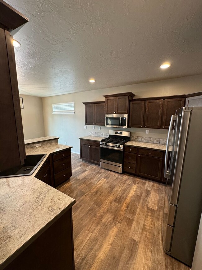 Building Photo - Charming 3-bedroom, 2-bathroom home locate...