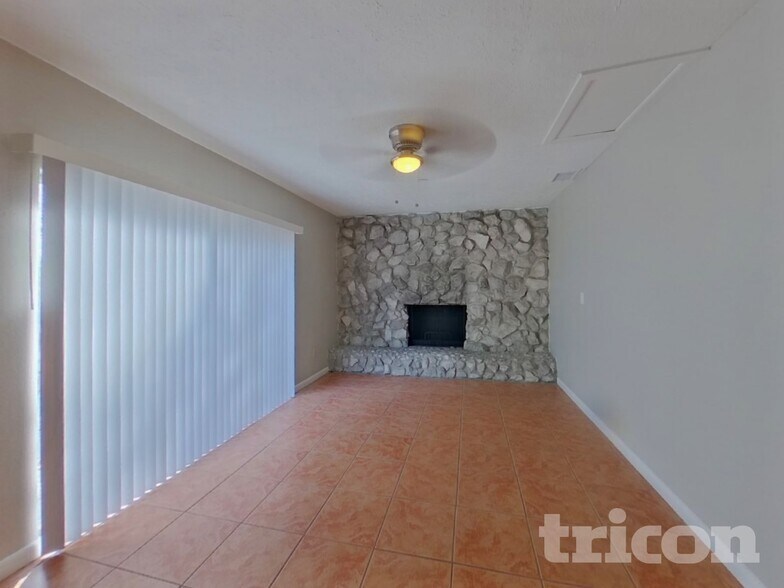 Building Photo - 1101 Seffner Valrico Rd