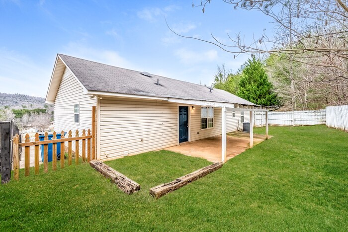 Building Photo - 123 Dogwood Cir