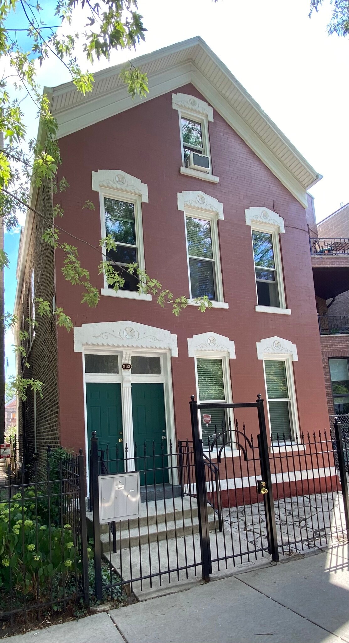 Buidling - 903 N Wood St