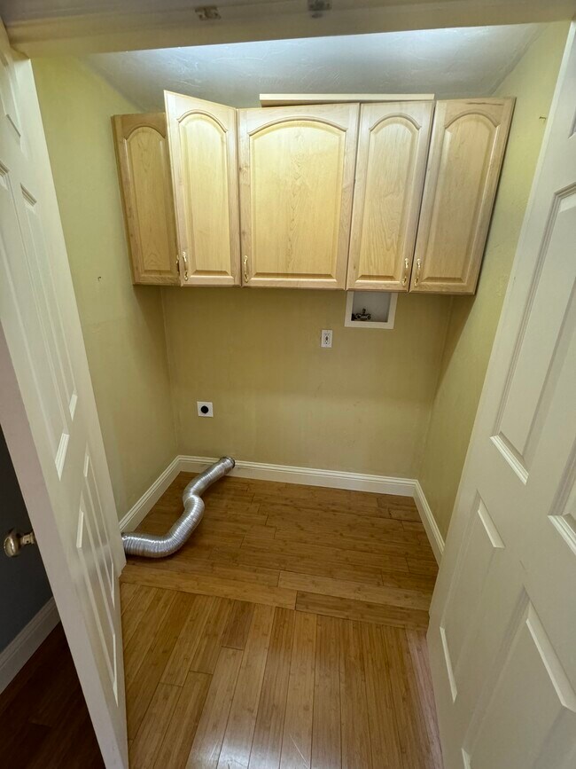 Building Photo - 173R Maple Ave