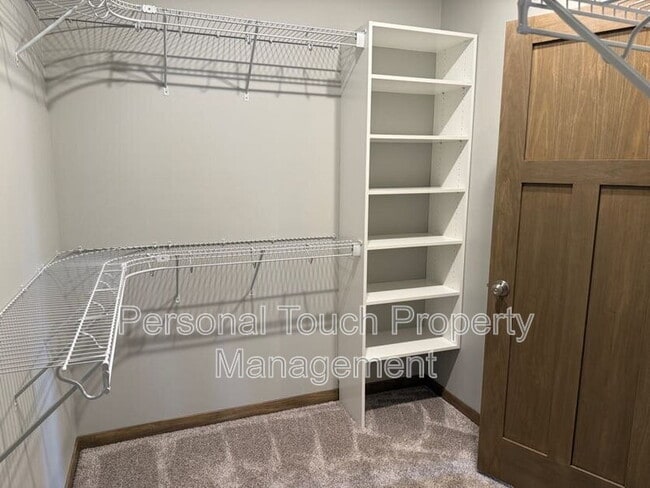 Building Photo - 7352 Eagle Point Dr S