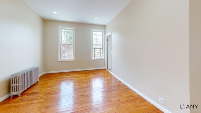 Building Photo - 3 BRs on 2nd floor in Private home with Balcony. AVAILABLE December 2025