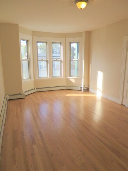 Building Photo - 72 Norfolk St