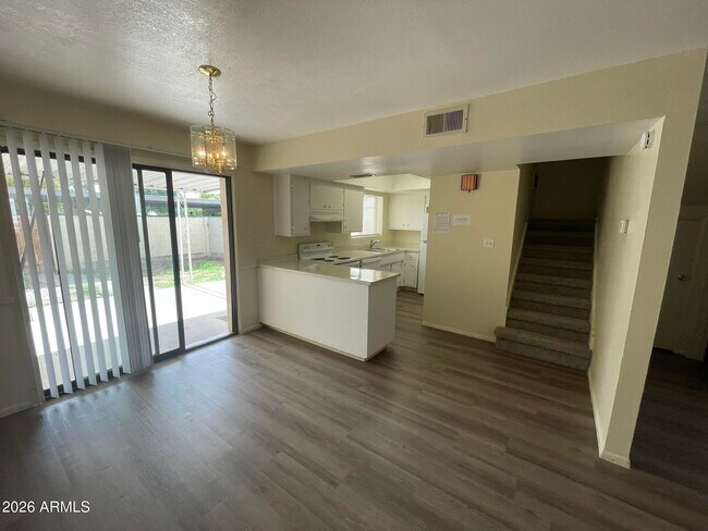 Building Photo - 613 N Pioneer Cir