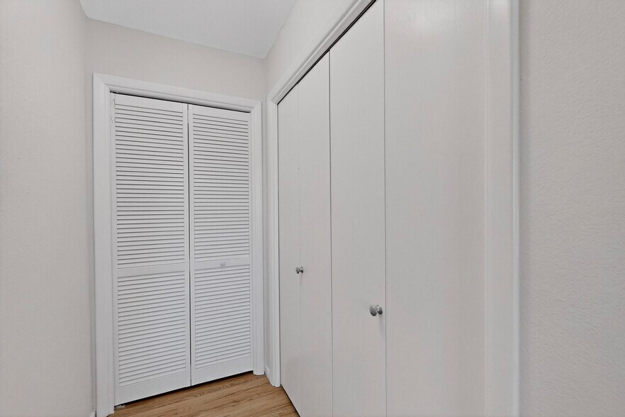 Building Photo - 6093 McKinney Dr NE