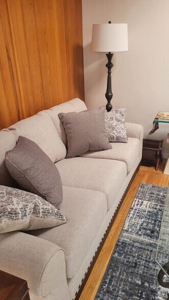 Building Photo - 1430 Manhattan Beach Blvd