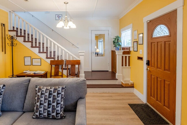 Building Photo - 640 S Columbia St