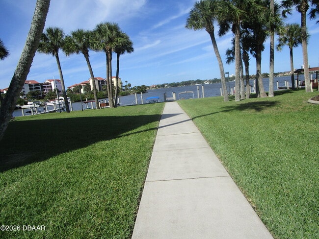 Building Photo - 715 S Beach St