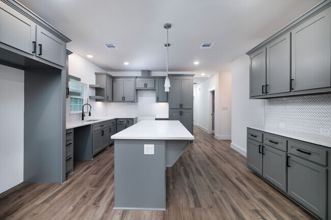 Building Photo - 4517 Emerson Ct