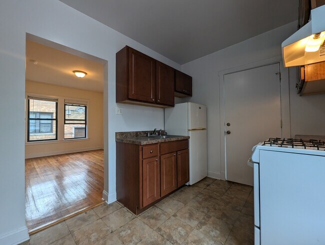 Building Photo - 2617 N Spaulding Ave