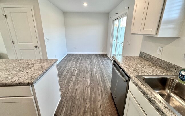 Building Photo - 2103 Portway Alley