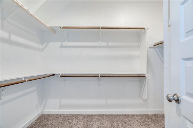 Building Photo - Amazing home ready to move in!