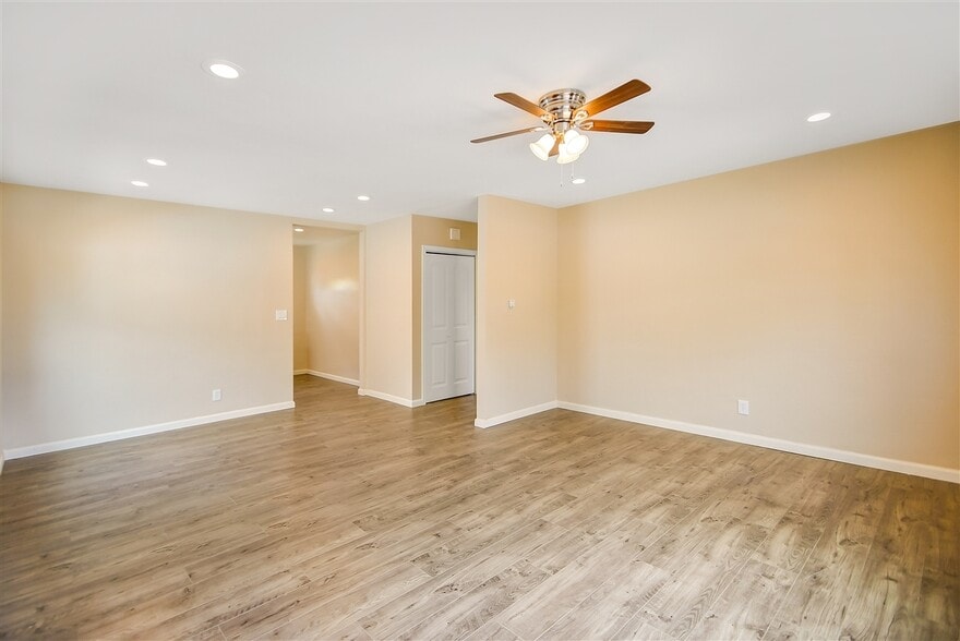 Building Photo - 511 41st St