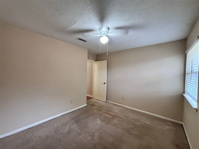 Building Photo - 15231 Cabots Landing Dr