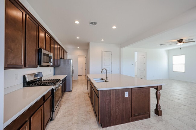 Building Photo - 7677 W Smoketree Dr