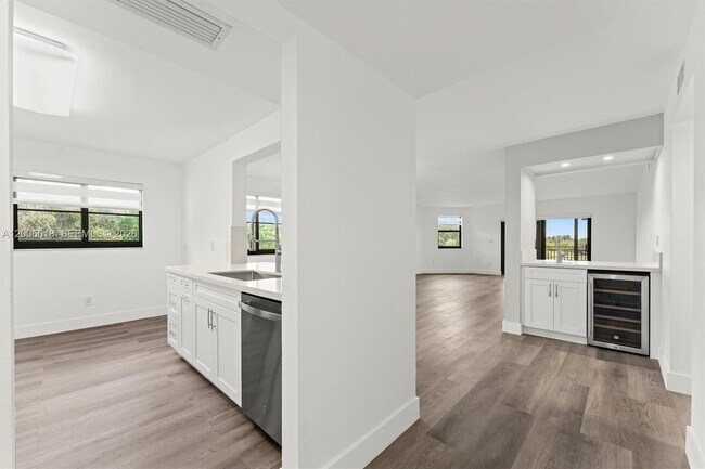 Building Photo - 16171 Blatt Blvd
