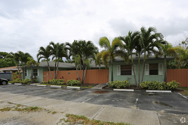 Building Photo - Middle River Gardens