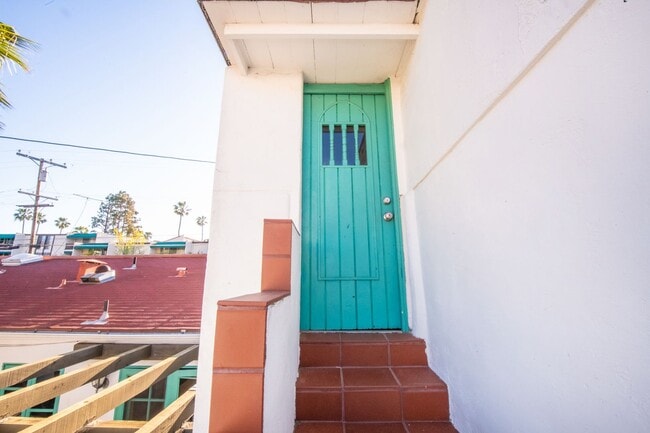 Building Photo - Windansea Spanish Charmer!