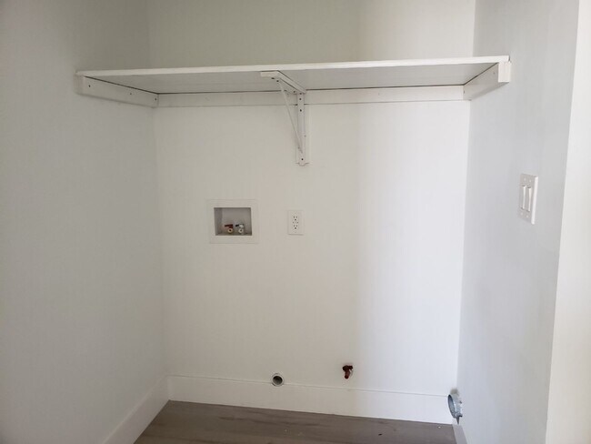 Building Photo - AVALON (10960)