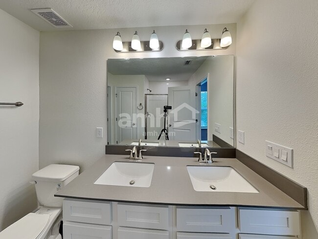 Building Photo - 844 Heavenly Drive