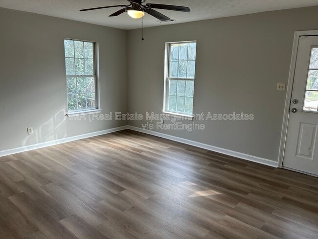 Building Photo - 819 E Solomon St