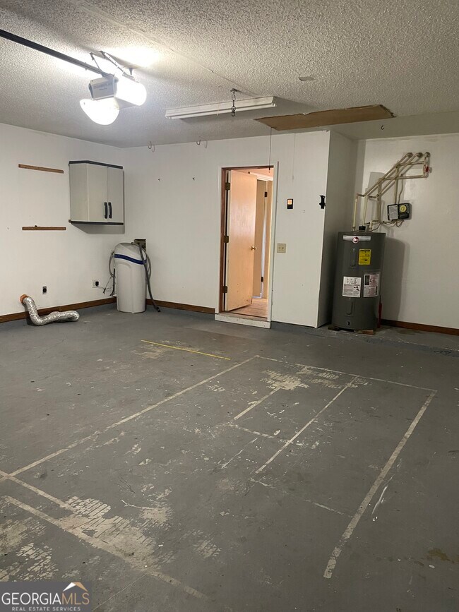 Building Photo - 108 Acorn Ct