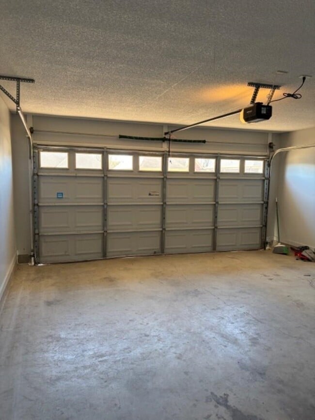 Building Photo - 1139 Breezy Valley Dr