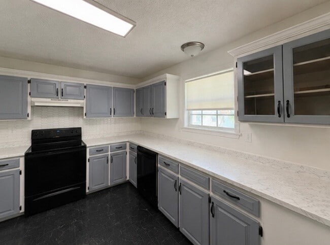 Building Photo - 3-Bedroom Home in Quiet Neighborhood Located in St. Robert, MO!