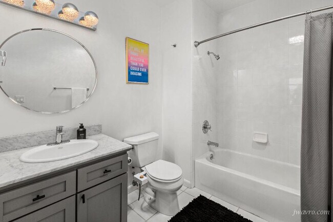 Building Photo - 323 29th St