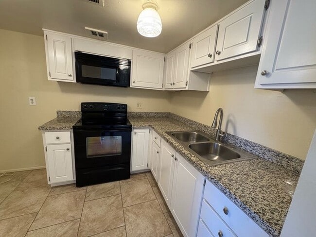 Building Photo - Maryvale 2br townhome