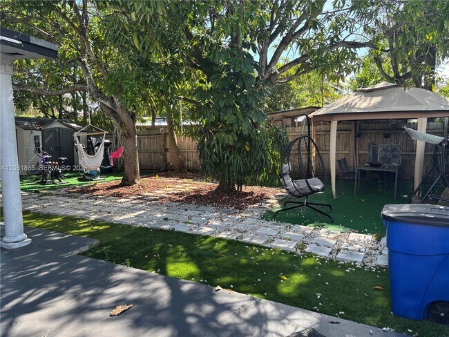Building Photo - 17630 SW 112th Ave