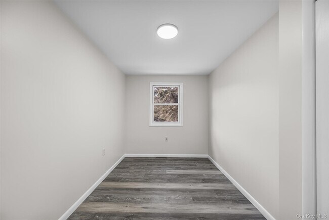 Building Photo - 18-18 Willow Way