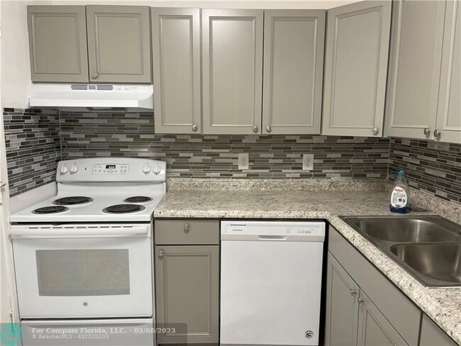 Building Photo - 2180 NE 67th St