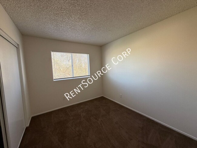 Building Photo - 1601 Cactus Dr