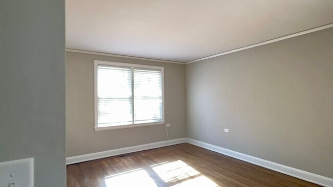 Building Photo - Bright & Modern Renovated 1-Bedroom Condo in Heathwood Court