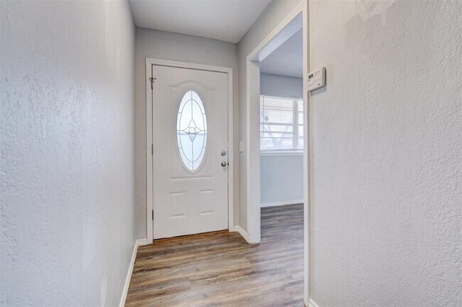 Building Photo - 629 Parkhurst Terrace