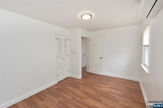 Building Photo - 3-11 Lyons Avenue Unit 1X