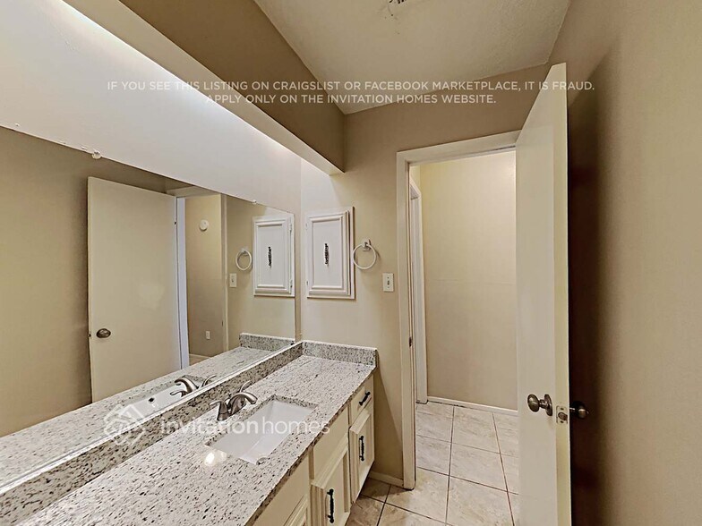 Building Photo - 22610 Meadowgate Dr