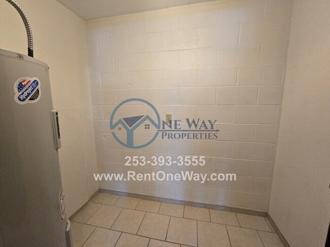 Building Photo - 18601 4th St E