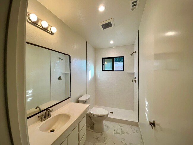 Building Photo - 1601 San Pascual St