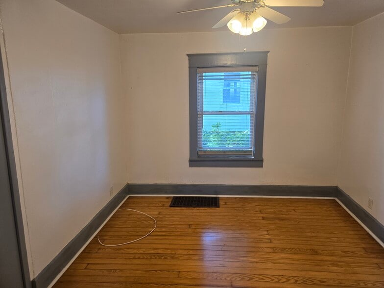 Building Photo - 3401 Hamilton Pl