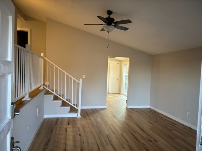 Building Photo - 3BR/2.5BA Home Available 12/1